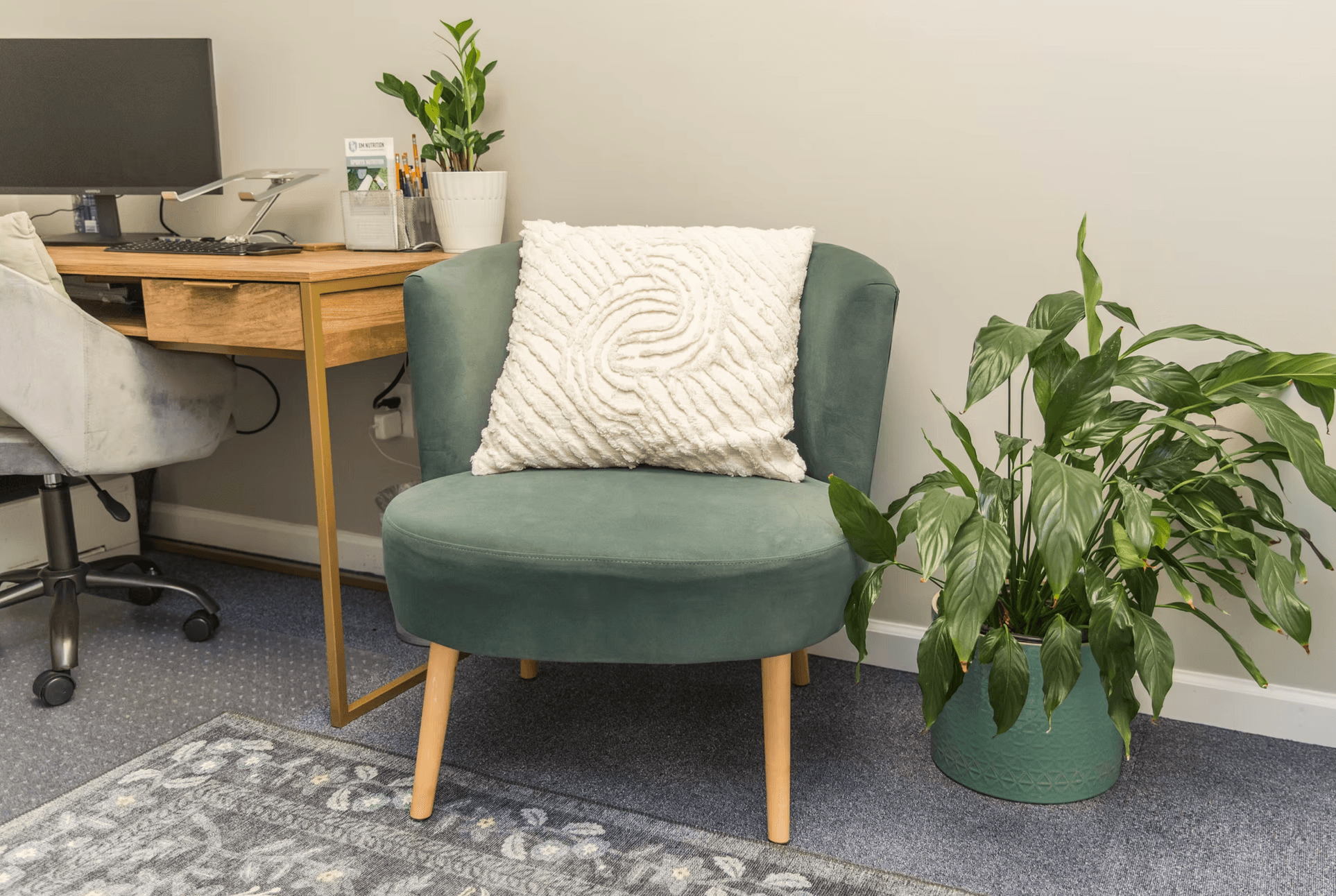 Hypnotist's Williamsburg, VA office with a green accent chair, desk and plants