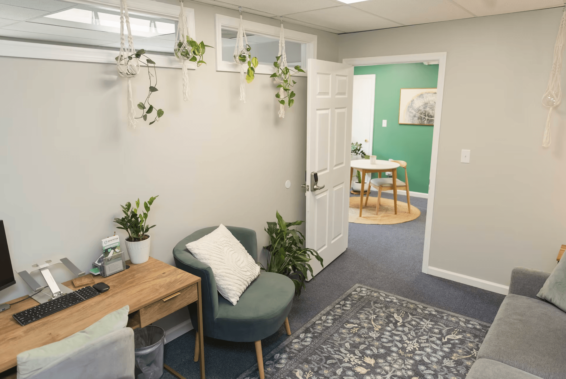 Spiritual hypnosis session room in Williamsburg, VA with a desk, plants and seating area